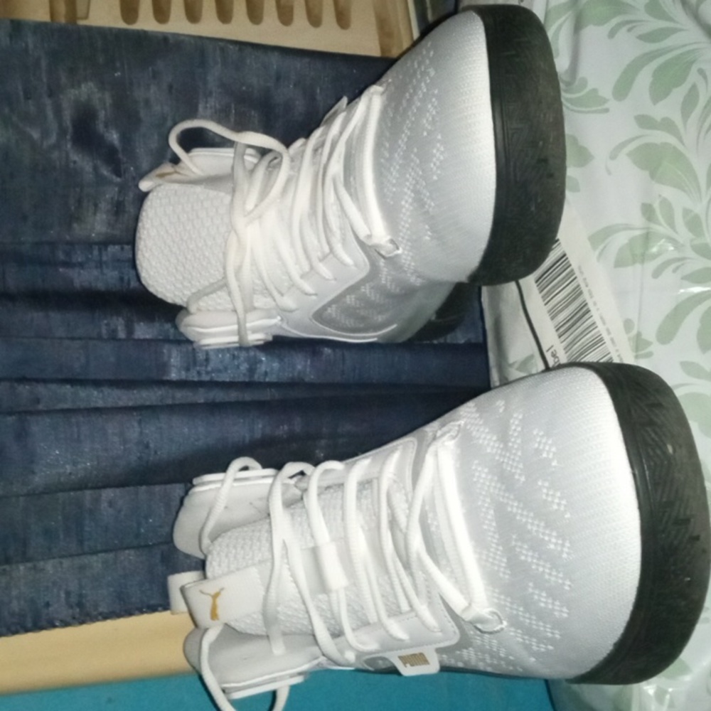 Pumas Size 14 White grey and black